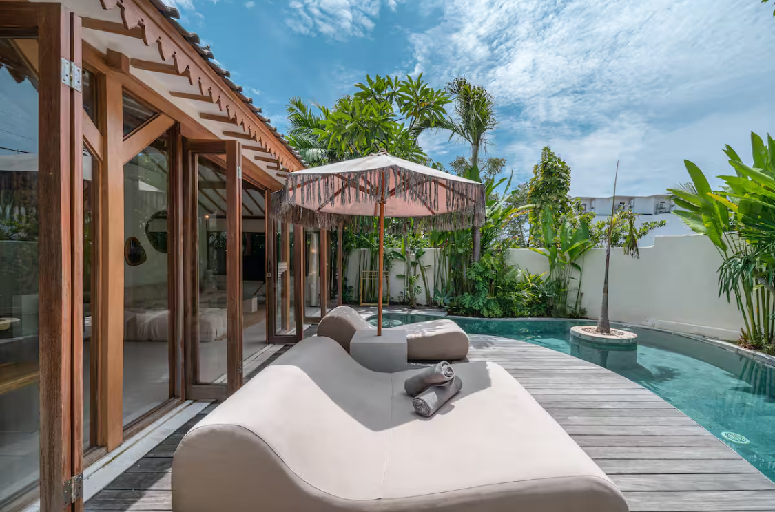 The Founder House Checklist: 15 Things to Look For Before Booking